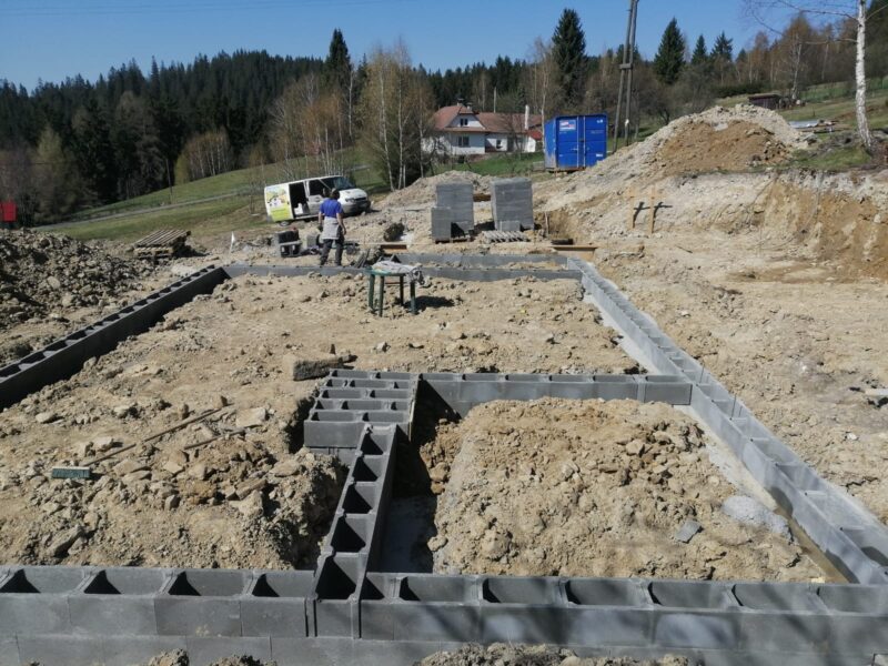 Stavba rodinného domu  - Horní Bečva  - základy